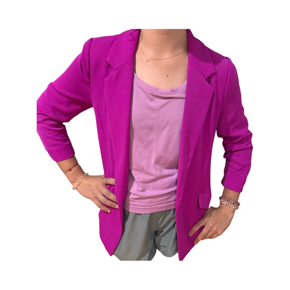 Never worn- new with tags - super cute jacket w bunched sleeves